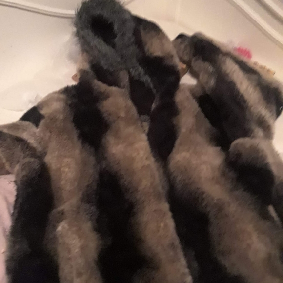 Nice friendly guy, hard worker and family provider - Picture 2 of 2